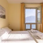 Julia - * Menaggio